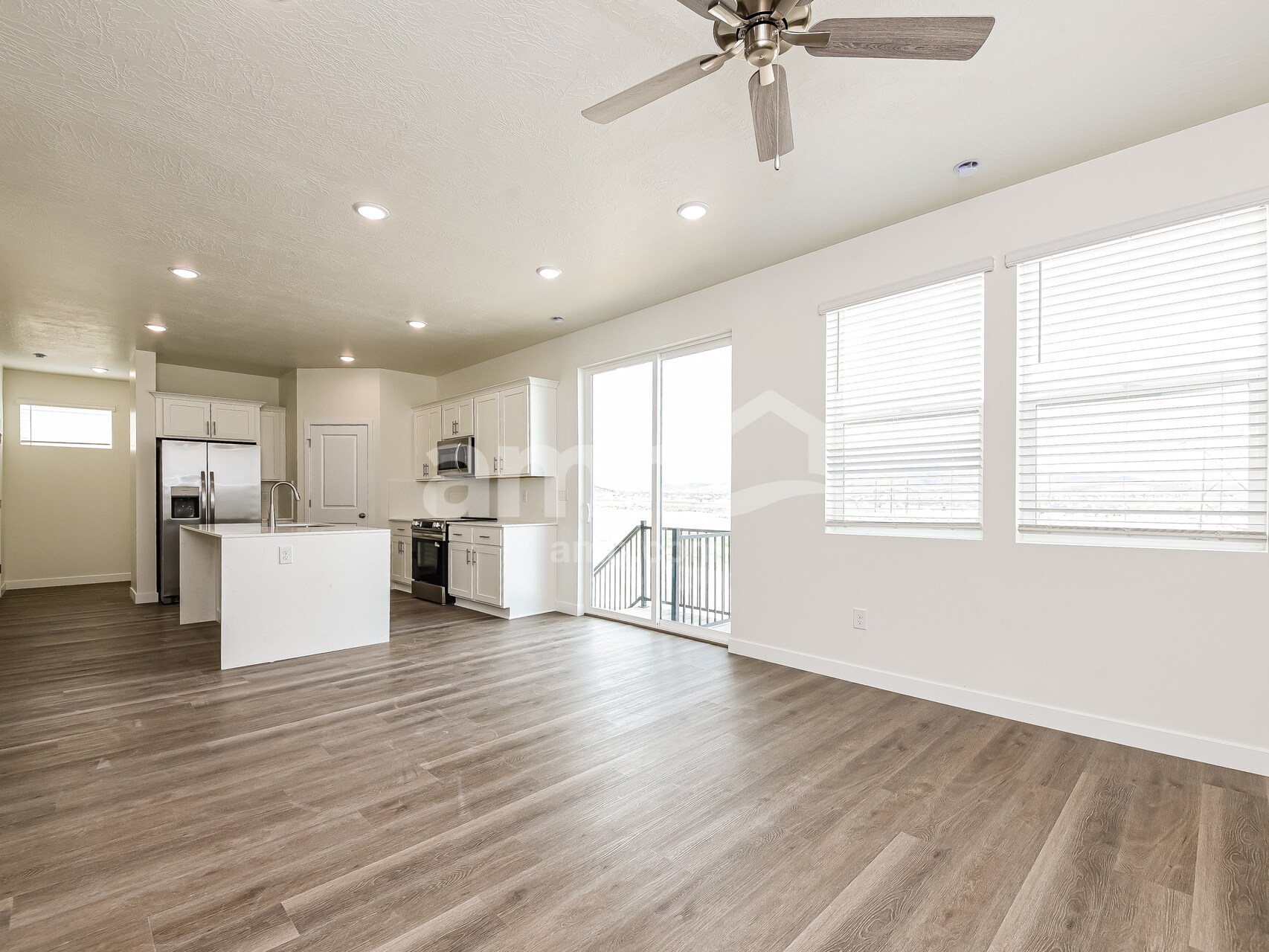 Building Photo - 1432 W Mahogany St