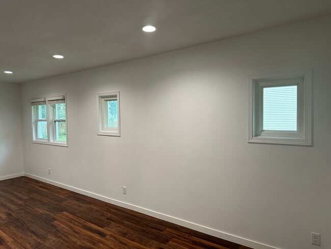 Building Photo - Remodeled 2 Bedroom House for Rent
