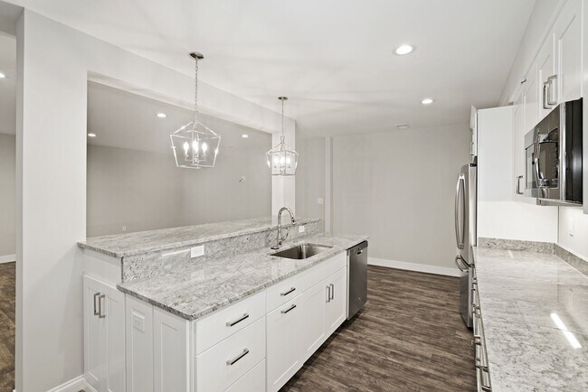 Building Photo - 517 Great Falls St