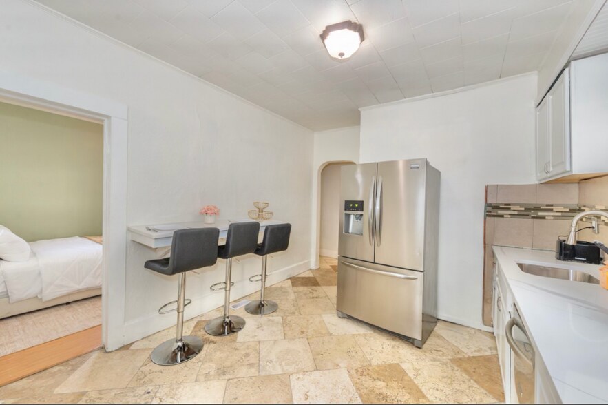 Building Photo - 45 Essex Ave