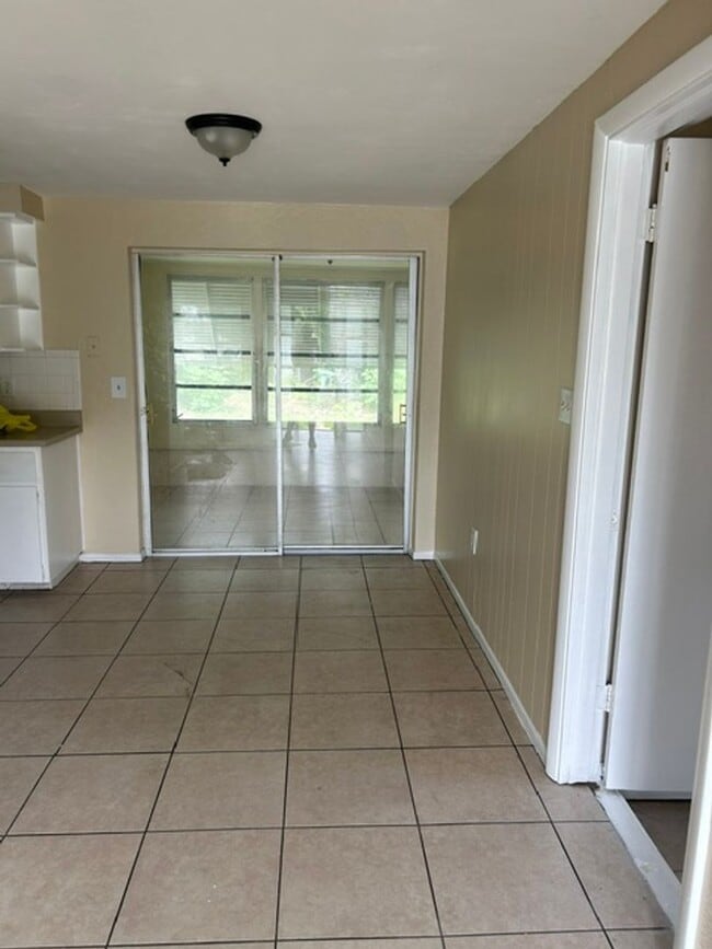 Building Photo - 2527 Cheval Dr