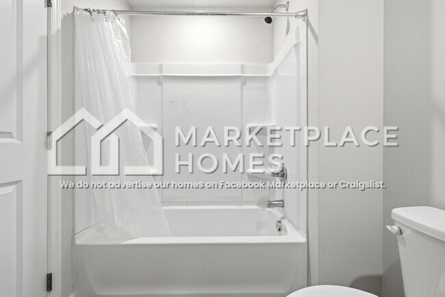 Building Photo - 1645 Juniper Ln