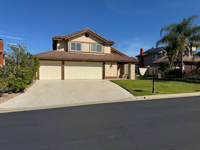 Building Photo - 4 Bedroom house with pool and amazing views