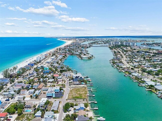 Building Photo - 8125 Bayshore Dr