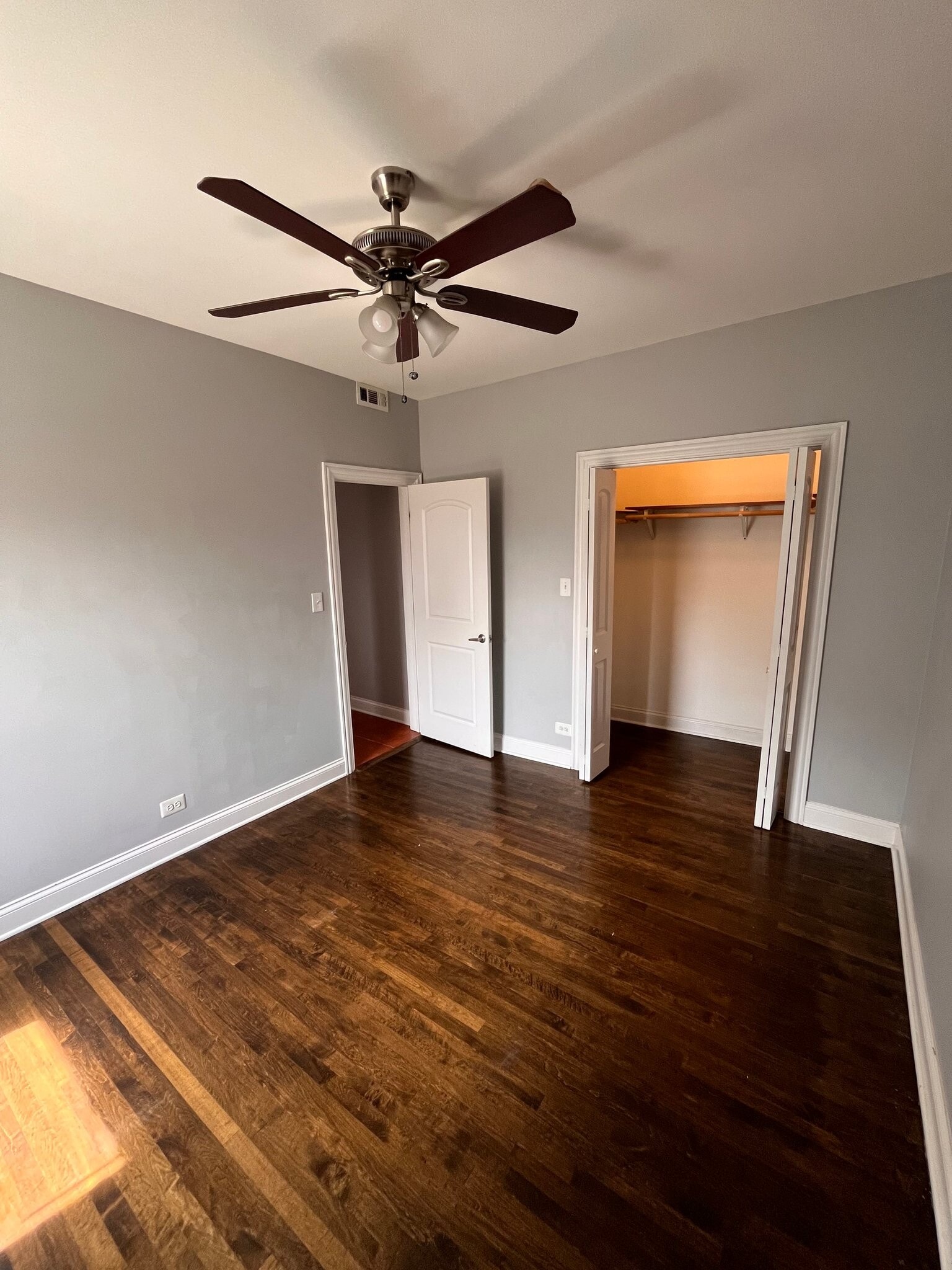 Building Photo - 5347-5353 W Belle Plaine Ave