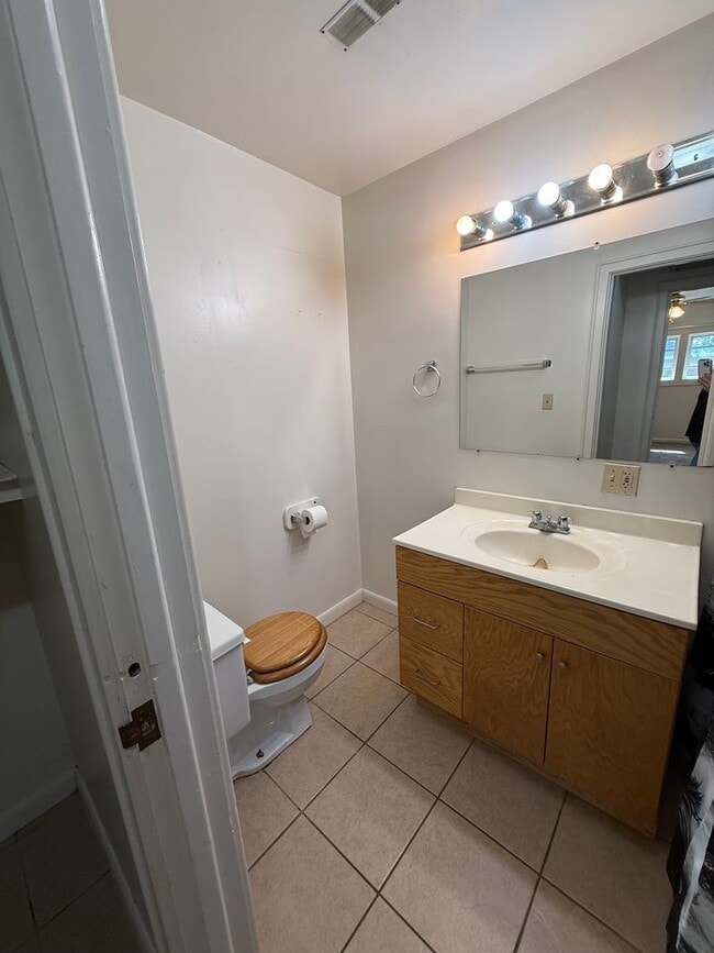 Building Photo - Pet Friendly! Central Air!