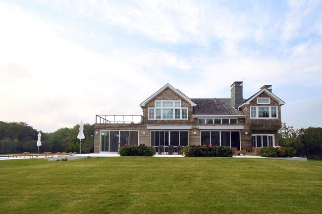 Building Photo - 108 Mill Creek Close