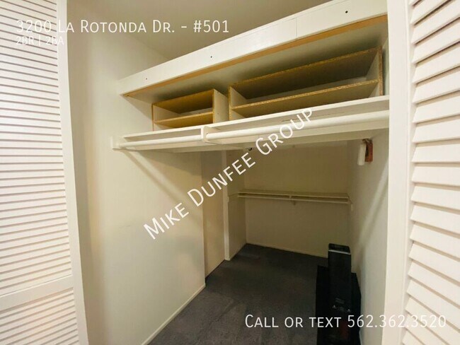Building Photo - 3200 La Rotonda Dr