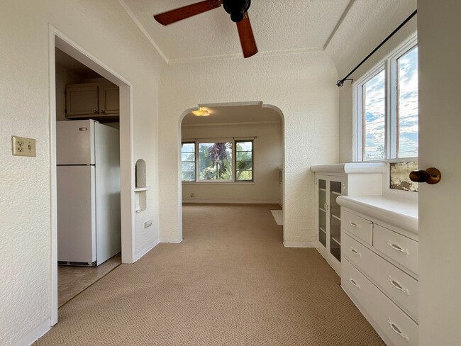 Building Photo - Cozy and Charming South Park One Bedroom Apartment Home!