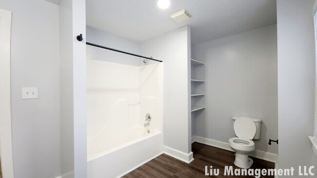 Building Photo - 1029 N Holmes Ave