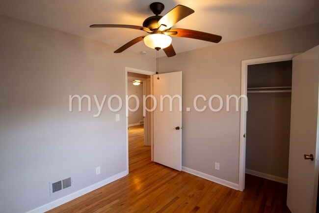 Building Photo - Spacious 4 Bed 2 Bath Home!