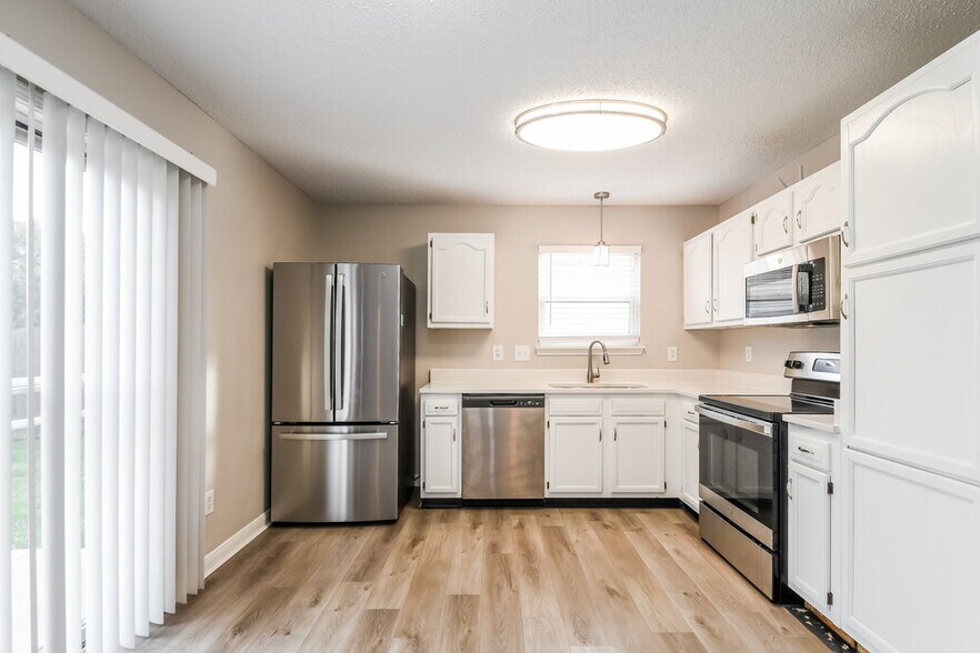 Building Photo - 8039 Corktree Dr