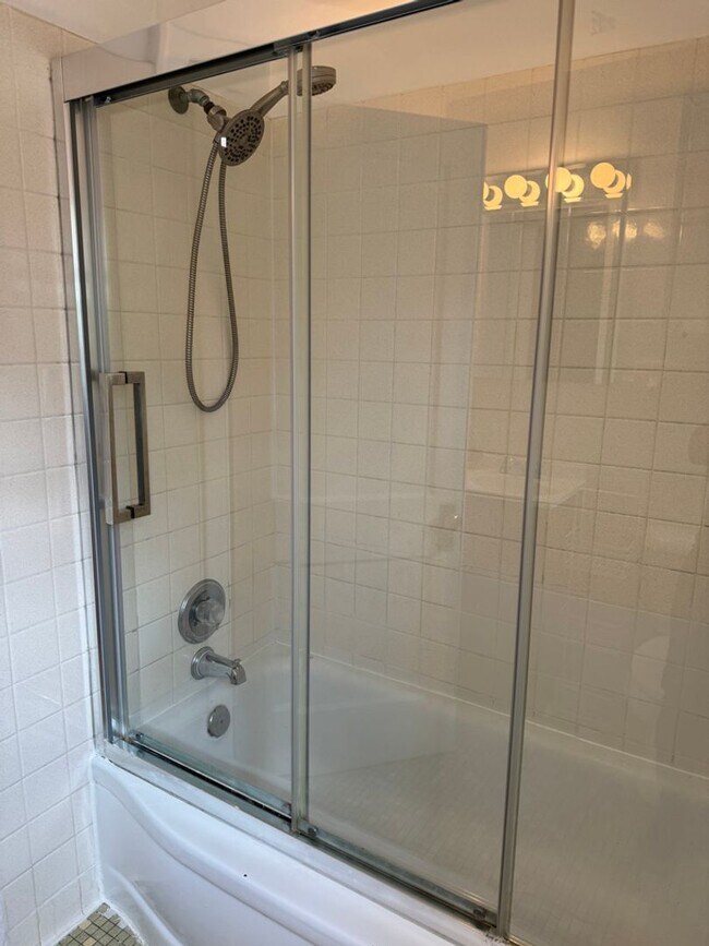 Building Photo - 845 E University Ave