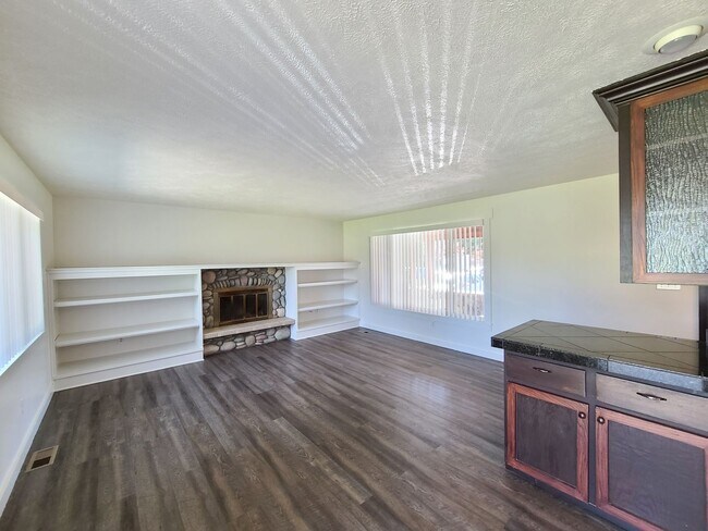 Building Photo - $2,400.00 - 4 Bed / 2 Bath Home in Upper South Hill with Large Backyard