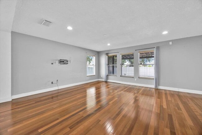 Building Photo - 409 Rona Ln