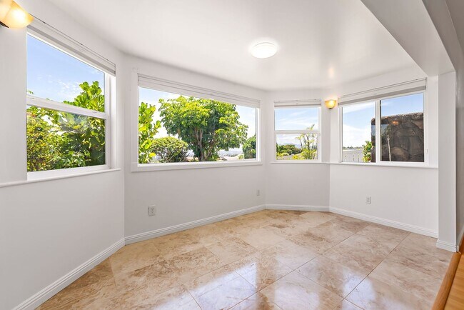 Building Photo - Single Family Home with views of Pearl Har...