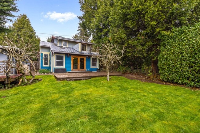 Building Photo - 4061 NE 110th St