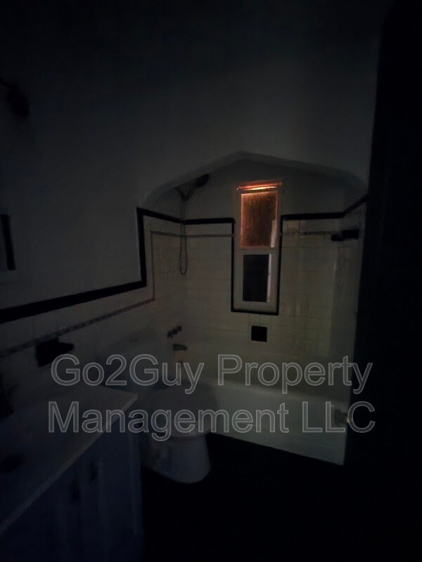 Building Photo - 9635 Everts St