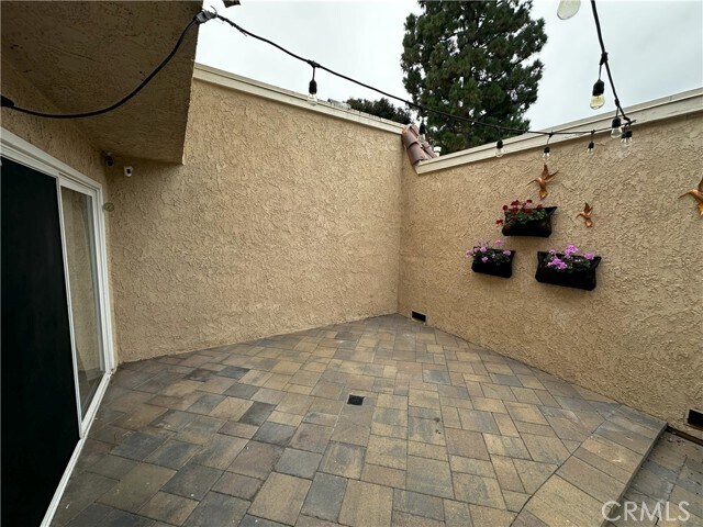 Building Photo - 18598 Creek