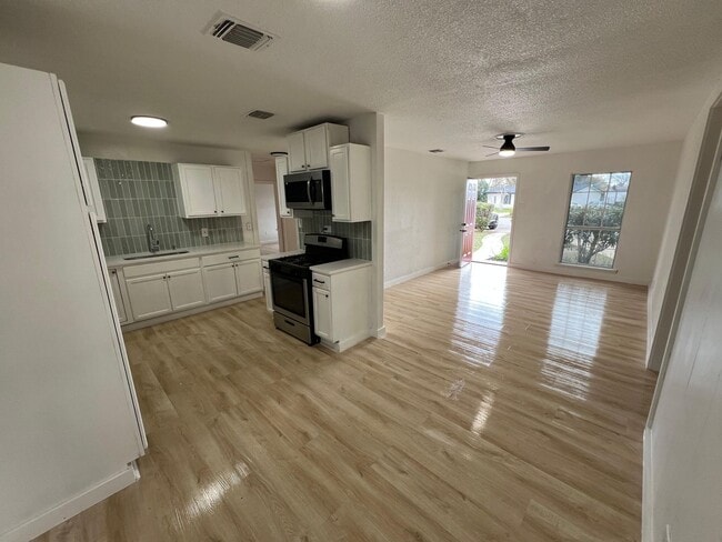 Building Photo - BEAUTIFUL HOME IN SAN ANTONIO TX. MOVE IN READY!.