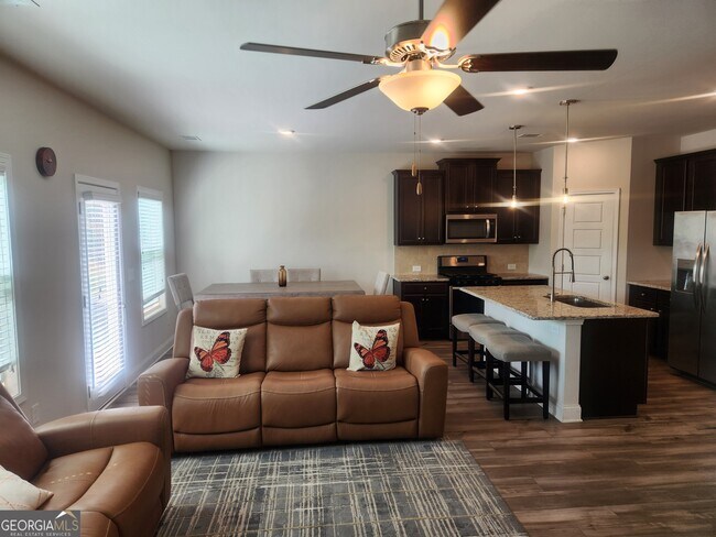 Building Photo - 47 Station Overlook Dr