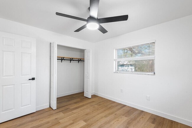 Building Photo - TWO BEDROOM APARTMENT AVAILABLE!