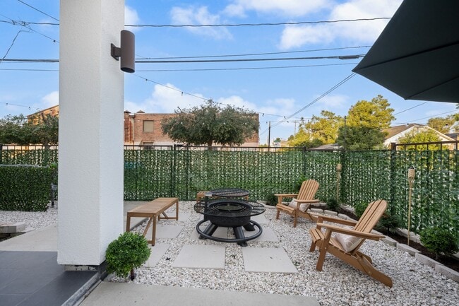 Building Photo - 717 Morris St