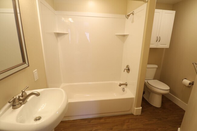 Building Photo - Large Pet Friendly House in the Foothills of Provo
