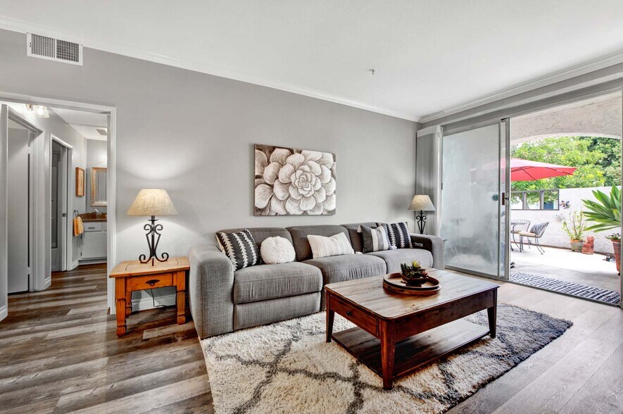Building Photo - 13133 Le Parc