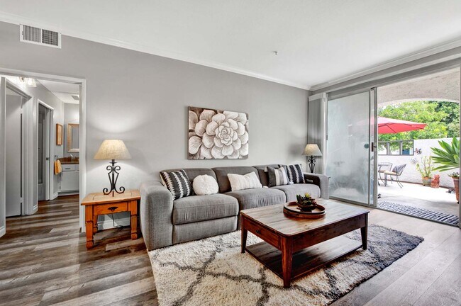 Building Photo - 13133 Le Parc