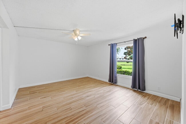 Building Photo - 2805 Casita Way