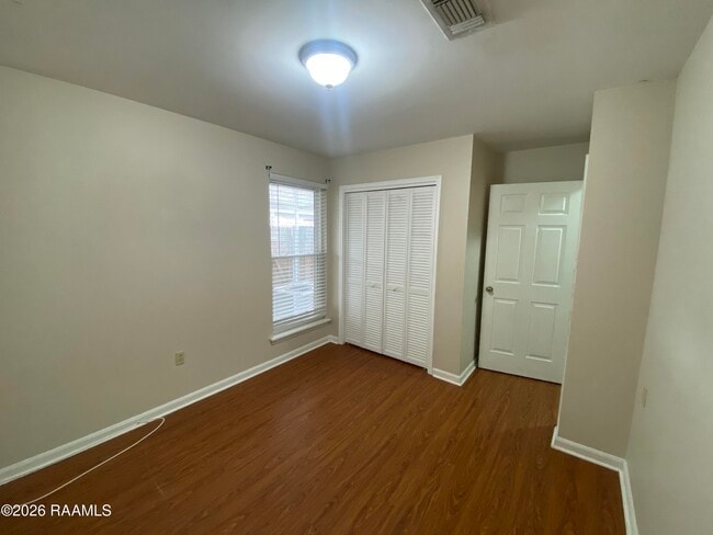 Building Photo - 5133 Sleepy Hollow Dr