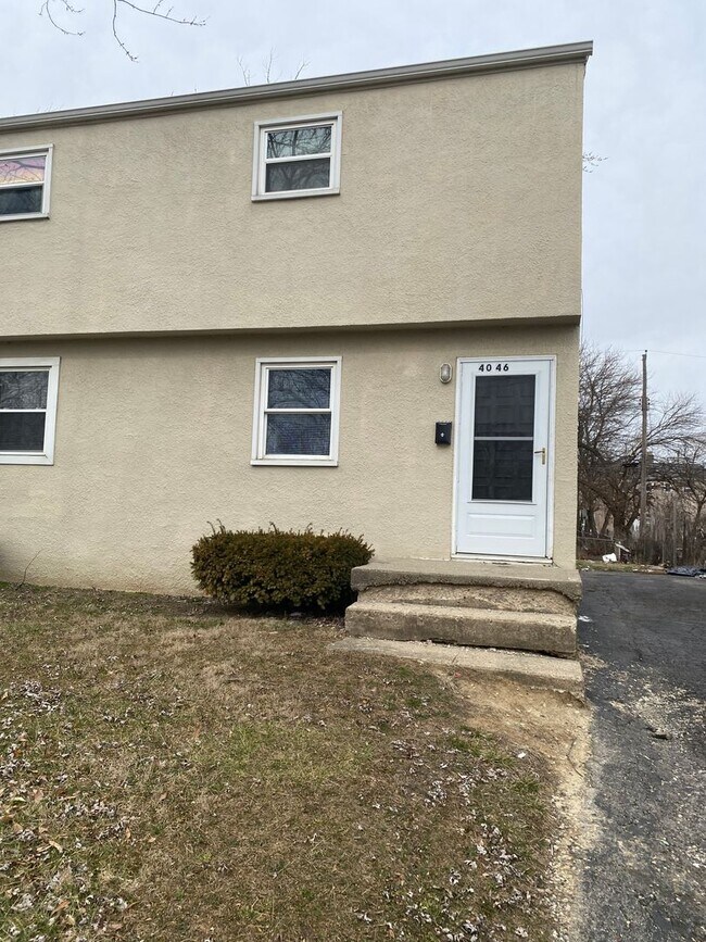 Building Photo - 4046-4048 Halsey Place