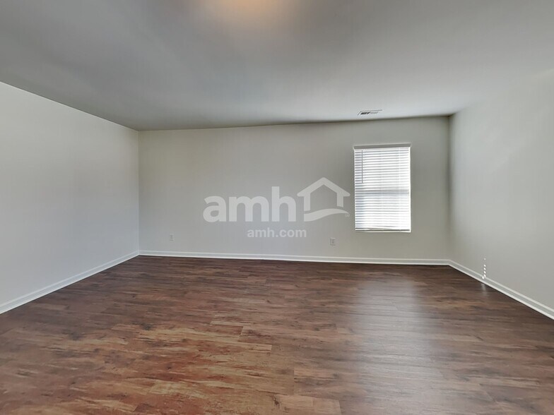 Building Photo - 1018 Skillbeck Rd