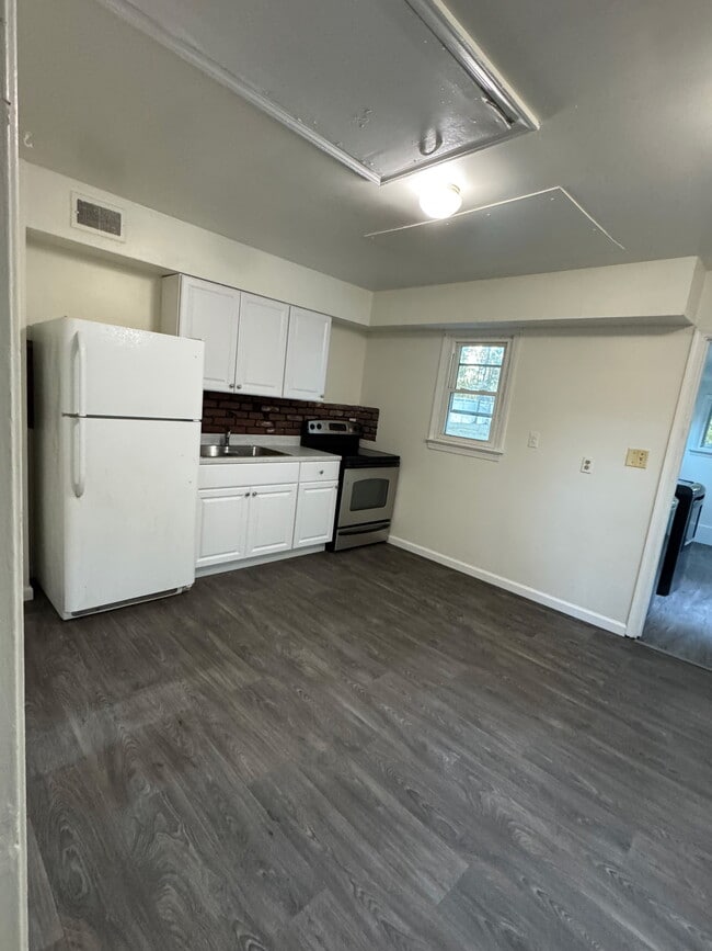 Building Photo - Beta place