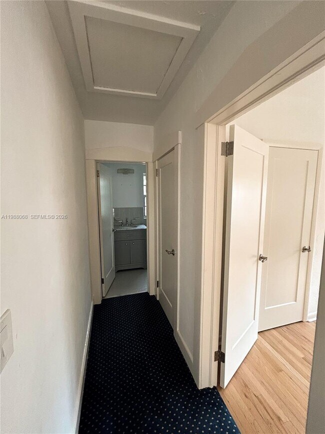 Building Photo - 2504 Alhambra Cir