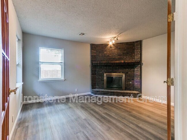 Building Photo - 12013 S Gum Ave