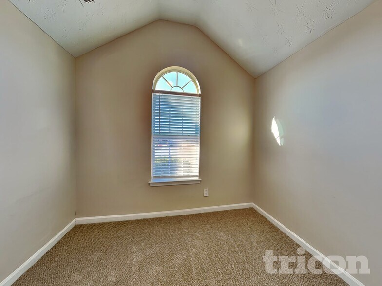 Building Photo - 25 Zebulon Pl