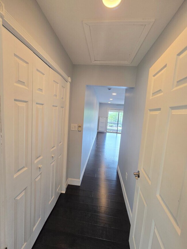Building Photo - Amenities abound! Spacious, 2-bed & 2.5-ba...