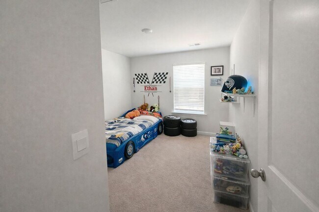 Building Photo - Highly Desirable 4 Bedroom Home with Serene Cul-de-Sac Living in Watergrass Community