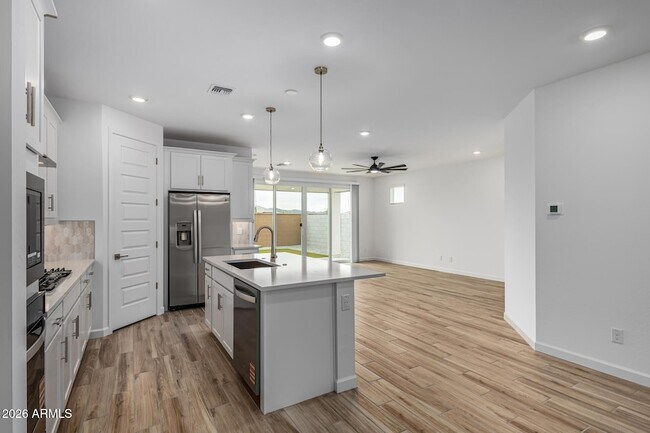 Building Photo - 6949 W Buckhorn Trail