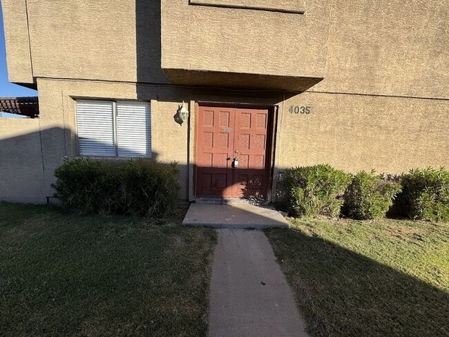 Building Photo - Remodeled Townhome in West Phoenix