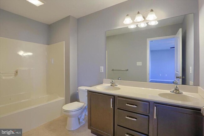 Building Photo - 723 Jonathan Ct