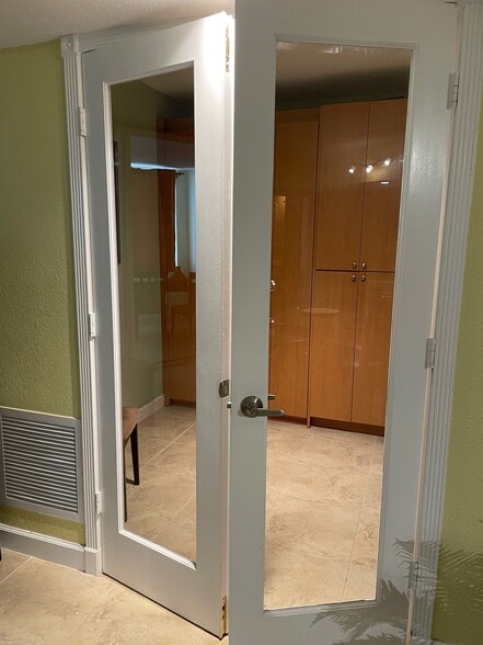 Converted Den to Bedroom - 5005 Collins Ave