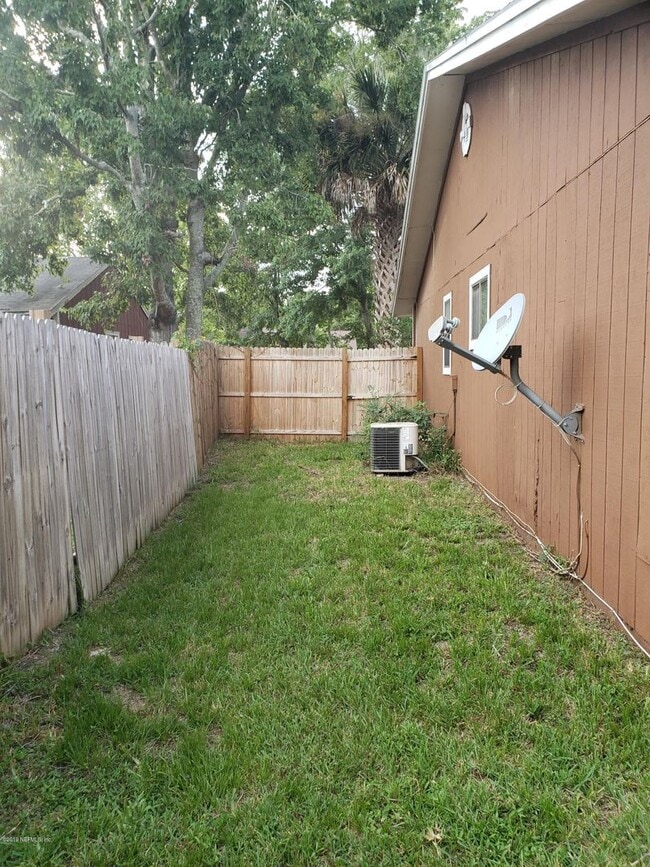 Building Photo - 2/2 Townhome in Orange Park