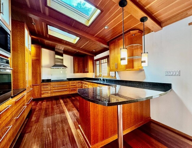 Building Photo - Private. Polished. Perfectly Larkspur.