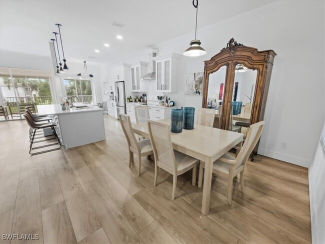 Building Photo - 6876 Redbay Park Rd