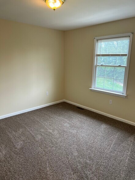 Building Photo - 4171 Kittatinny Dr