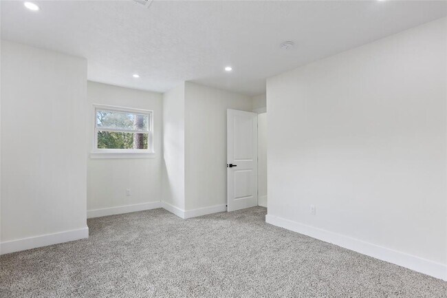 Building Photo - 1742 Hill Top Ln