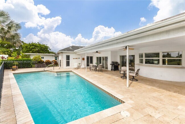 Building Photo - 4902 N Travelers Palm Ln